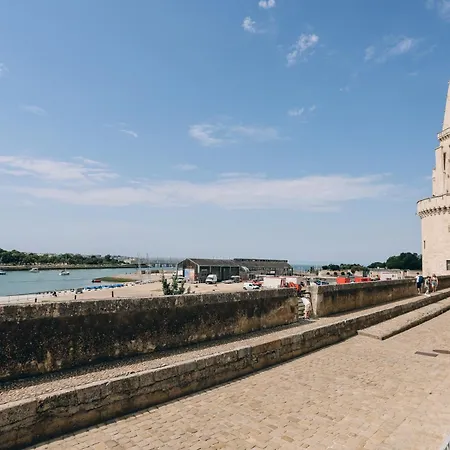 Vue Mer, Sur Le Port, Près Des Tours